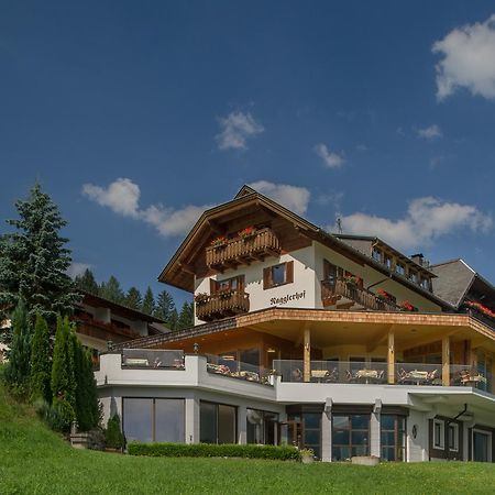 Hotel Nagglerhof Am Weissensee Bagian luar foto