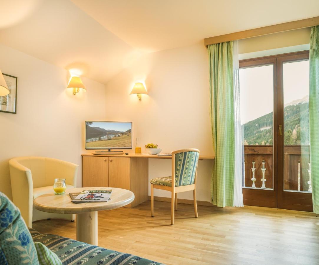 Hotel Nagglerhof Am Weissensee Bagian luar foto