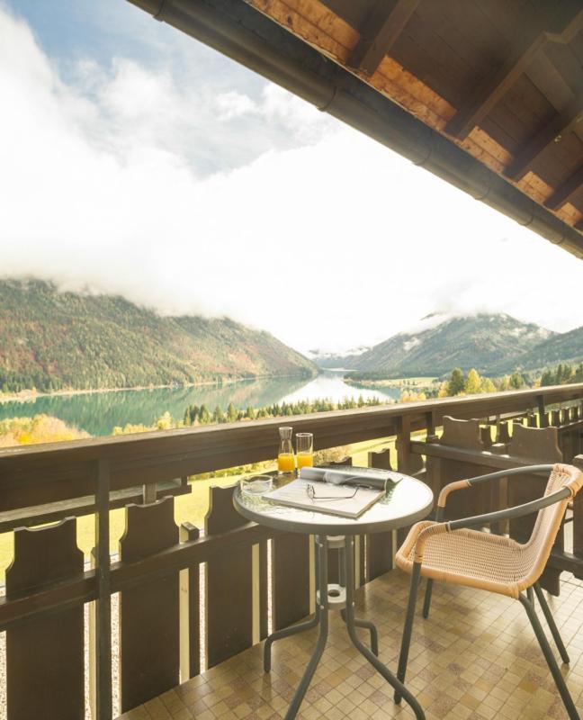 Hotel Nagglerhof Am Weissensee Bagian luar foto