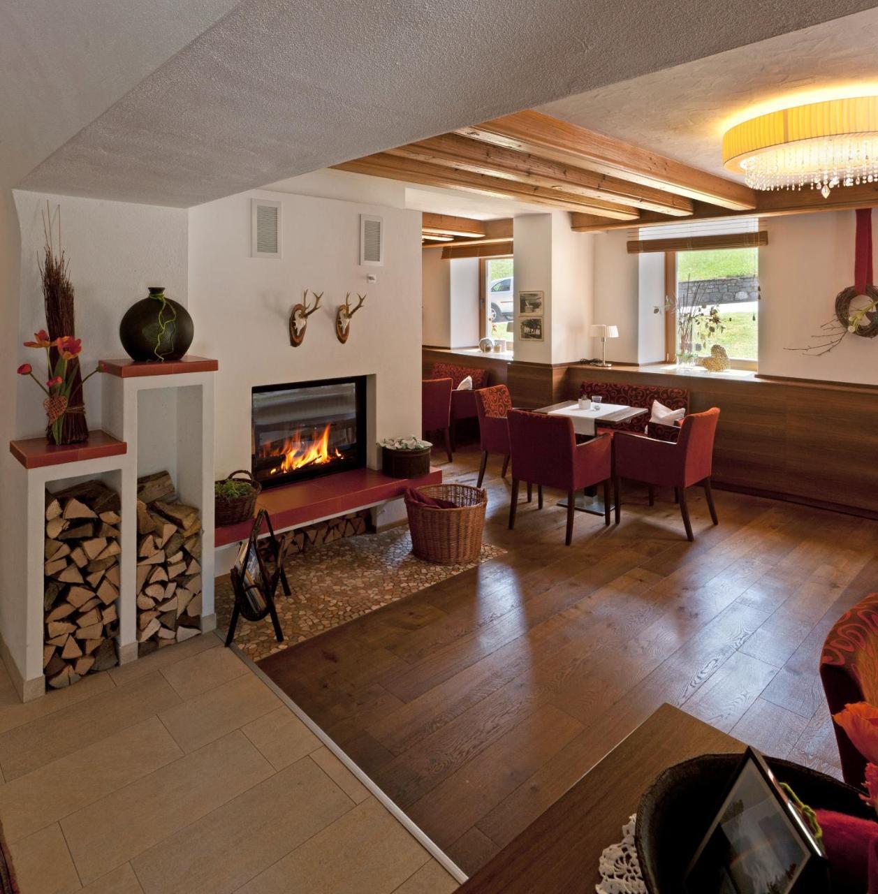 Hotel Nagglerhof Am Weissensee Bagian luar foto